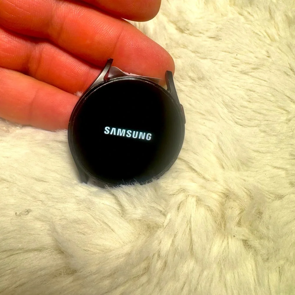 Samsung Galaxy Watch4 40mm  Wi-Fi Only Black  NO BAND NO CHARGER